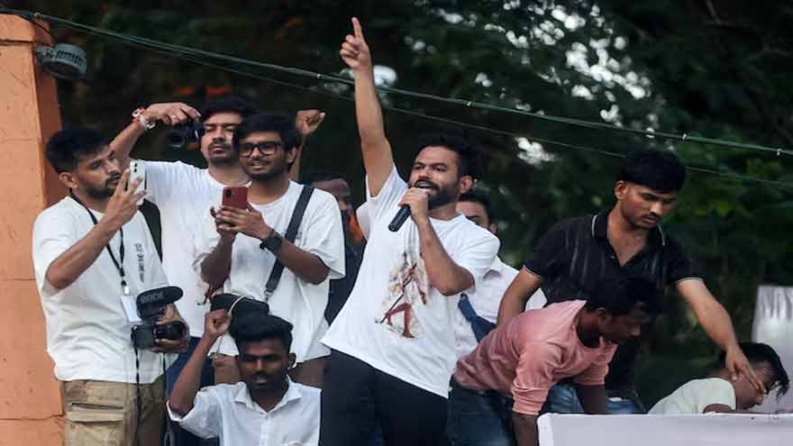 Indian police detain 'cockroach' movement founder Dipke ahead of protest, video shows