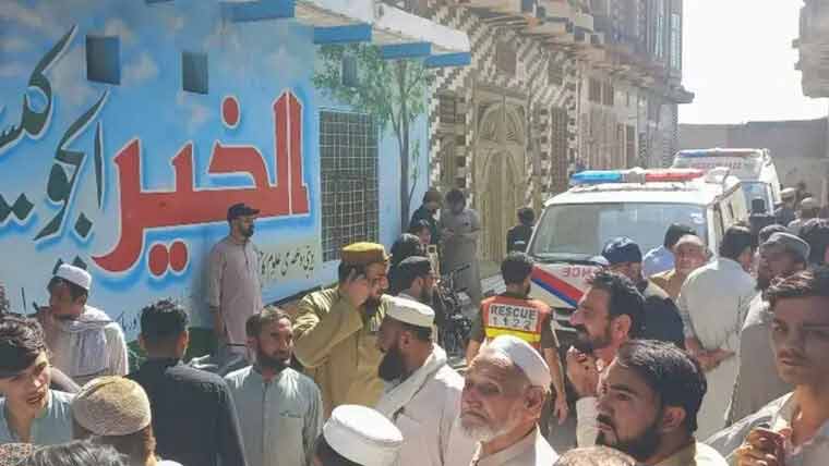 سانحہ پشاور کے متاثرہ خاندانوں میں ایک کروڑ 90 لاکھ روپے کے امدادی چیکس تقسیم