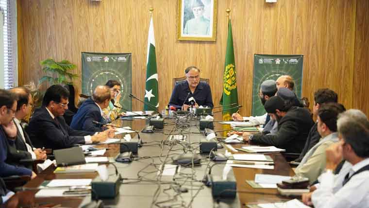 برآمدات میں اضافے کے لیے سب کو مل کر کام کرنا ہوگا: احسن اقبال