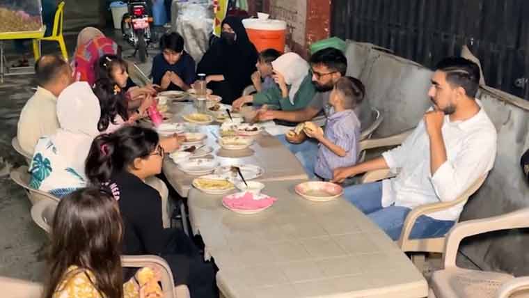 لاہور میں فوڈ گالا کا دوسرا روز: مختلف برانڈز کے کھانوں کے سٹالز، نیوٹریشن کیمپ میں قائم