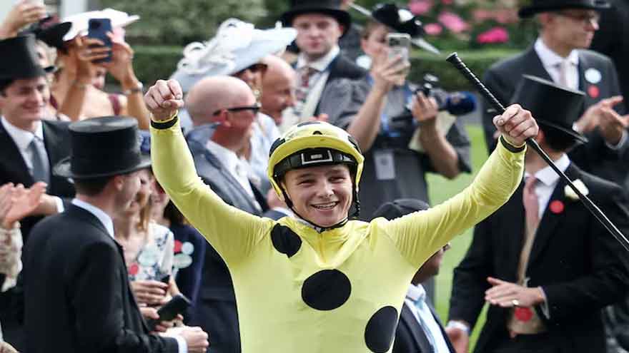 Horse racing-Loughnane becomes Britain's youngest champion jockey since 1923