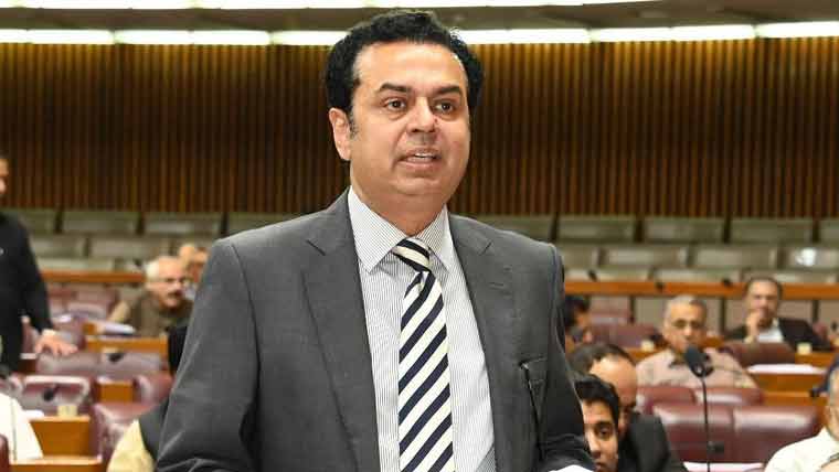 بلیو پاسپورٹس کی تعداد 75 ہزار سے کم کرکے 45 ہزار کردی: طلال چودھری