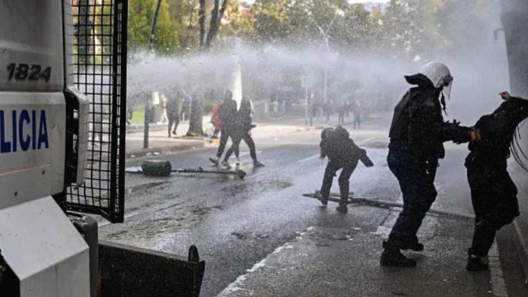البانیہ میں پرتشدد مظاہروں میں مزید شدت، دارالحکومت تیرانا کی سڑکیں میدان جنگ بن گئیں