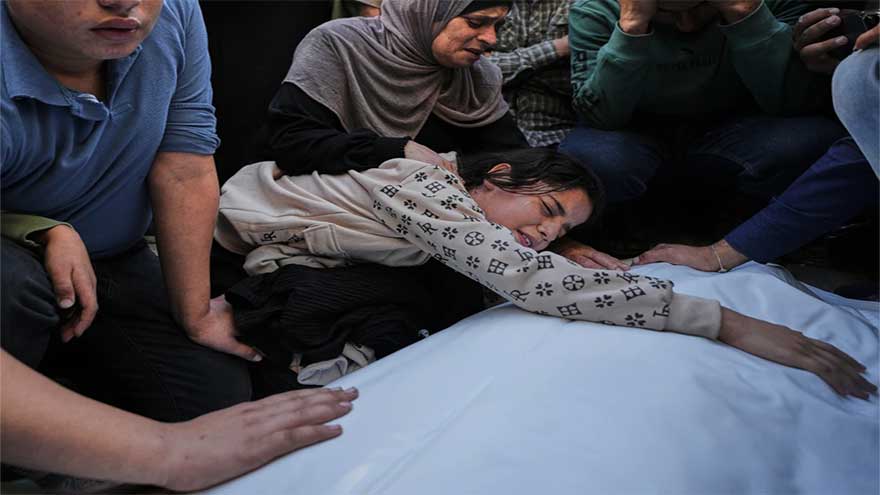  An Israeli pre-dawn strike on a Gaza apartment kills 2 people, and other Mideast news