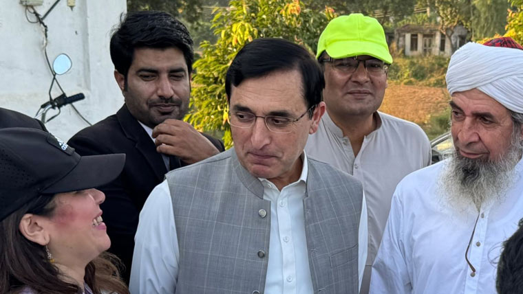 حکومت نے مذاکرات میں مایوس کیا، دہشت گردی کیخلاف جنگ متاثر نہیں ہونی چاہیے: بیرسٹر گوہر