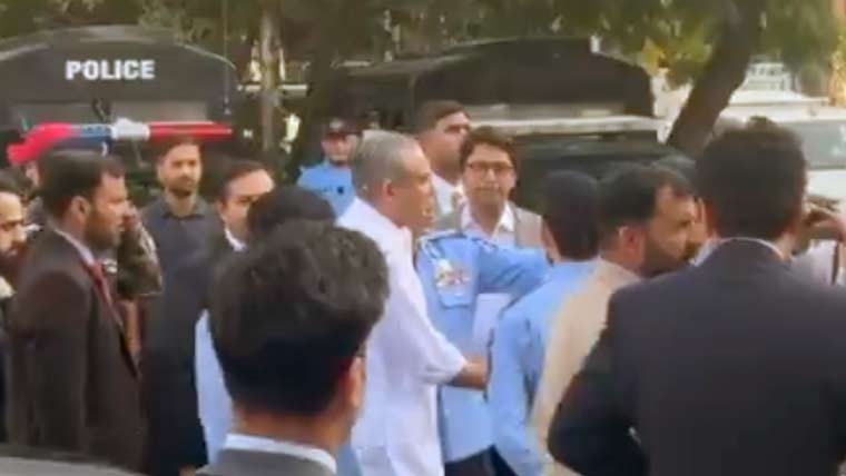 وزیر داخلہ کی لائبہ کے گھر آمد، والد سے اظہار ہمدری، لوٹی گئی رقم حوالے کی