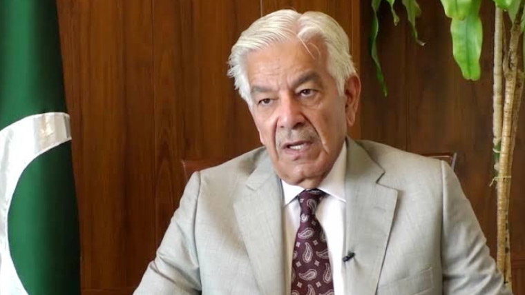 تصویر: دنیا نیوز بیرون ملک یوٹیوبرز نے پی ٹی آئی کو تباہ کر دیا، خواجہ آصف کا بیان