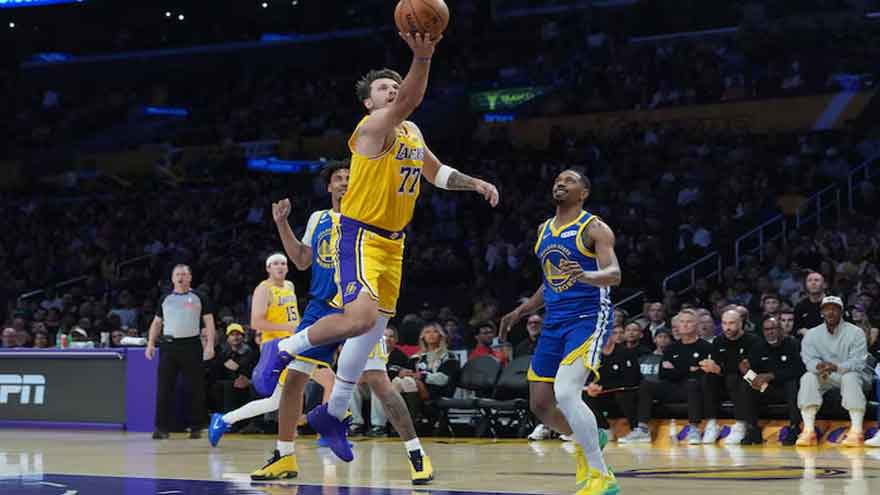 No LeBron, no problem as Lakers blow out Warriors to open season