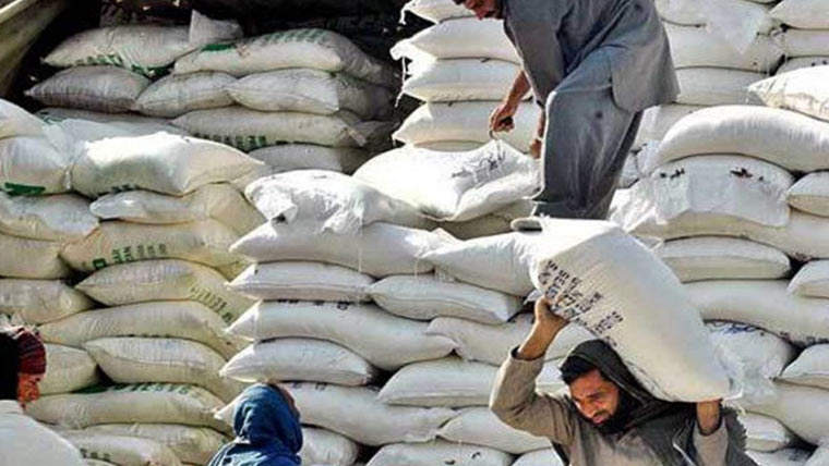 پنجاب میں 20 کلو آٹے کا تھیلا بند کرنے کا فیصلہ، سمگلنگ روکنے کیلئے کڑی نگرانی کا حکم