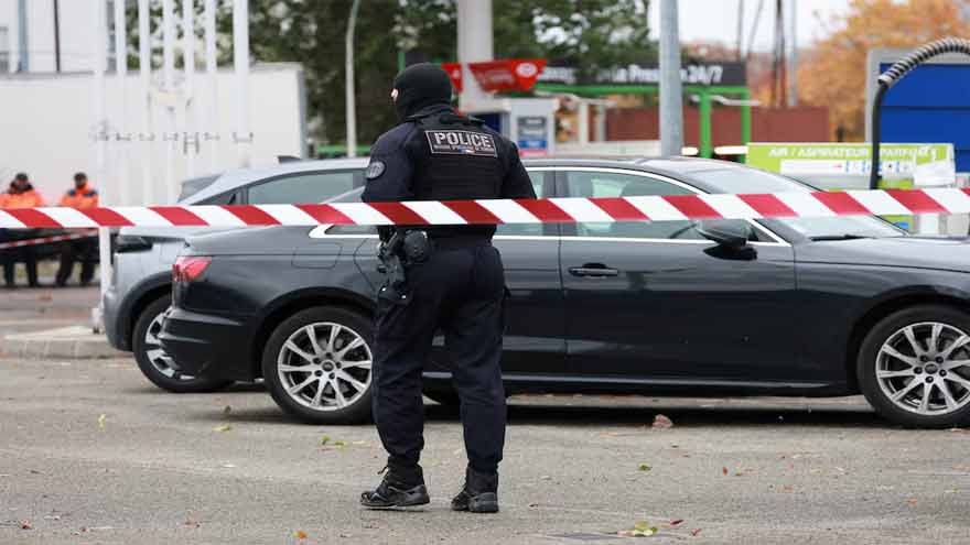 Gunman fires from car near Paris, killing 1; police arrest suspect
