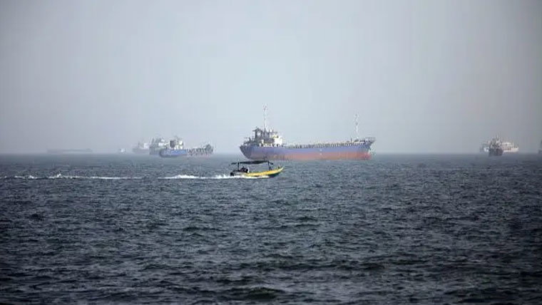 امریکی بحری جہازوں کو دوبارہ خلیجِ فارس میں داخل نہیں ہونے دیں گے: ایرانی فوج 