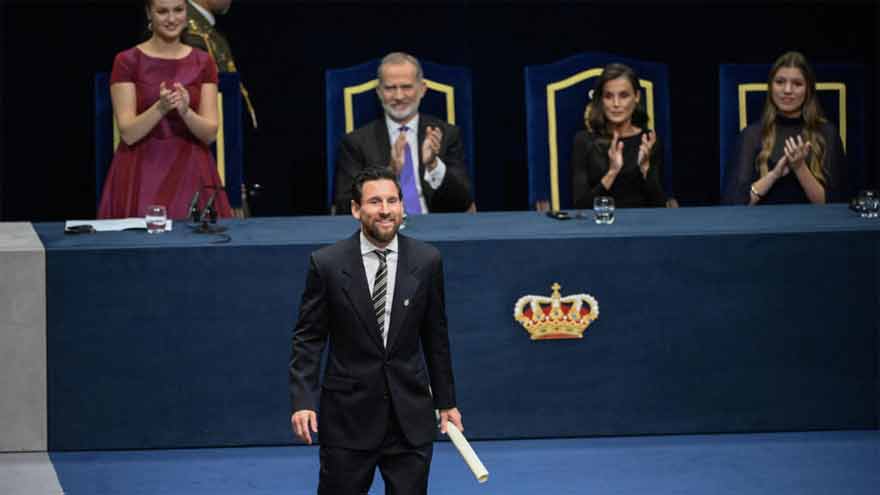 Messi receives top Spanish award from heir to throne