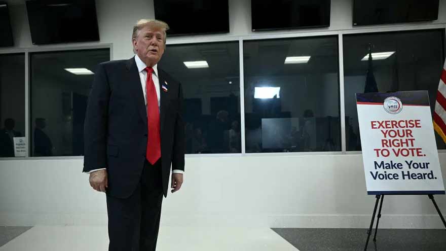Trump votes early in Florida for US midterm elections