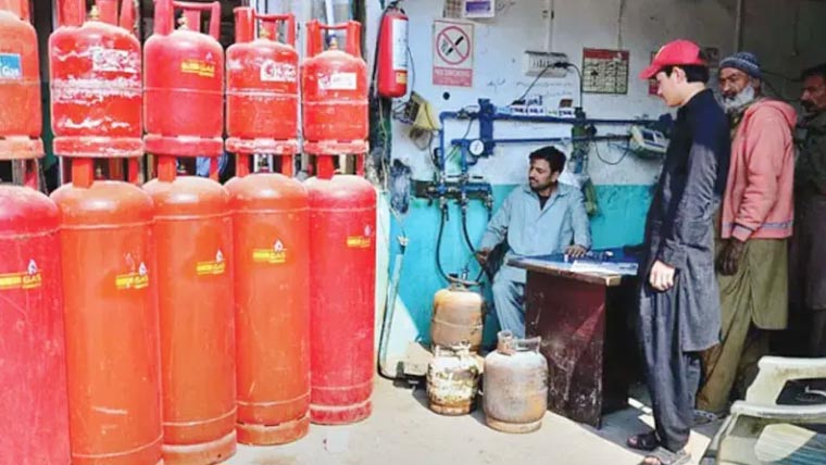ایل پی جی مہنگی، فی کلو قیمت 650 روپے تک پہنچ گئی، شہری پریشان
