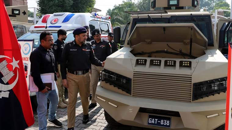 کے پی پولیس کو جدید ساز و سامان کی فراہمی، اے پی سیز، ایمبولینسز افسران کے حوالے