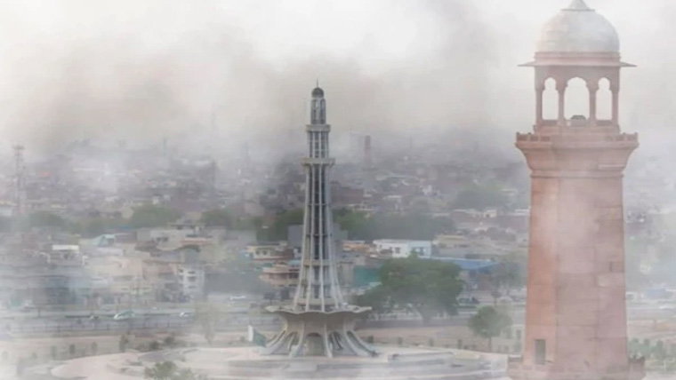 لاہور آج پھر فضائی آلودگی میں دنیا بھرمیں پہلے نمبر پہنچ گیا