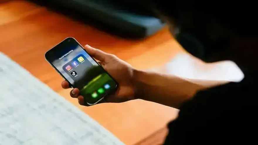 EU hits pause on country-level social media bans for children