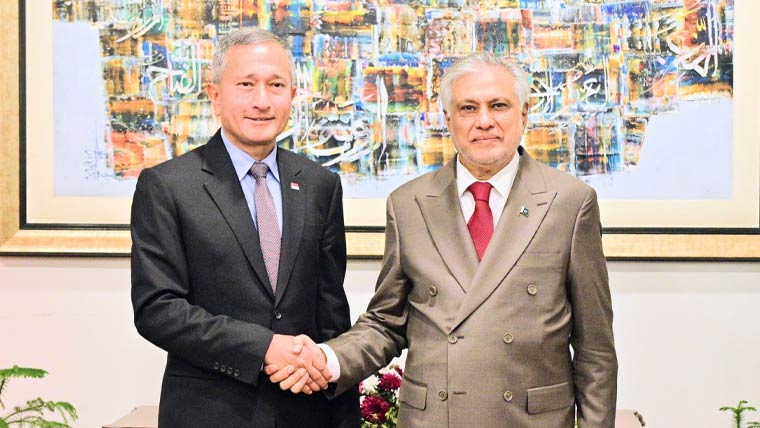 سنگاپور کے وزیر خارجہ کی آمد، اسحاق ڈار نے پرتپاک استقبال کیا