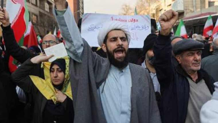 پاسداران انقلاب کے حق میں مظاہرہ کرنے والوں پر مشتبہ گاڑی چڑھ گئی، 4 افراد جاں بحق