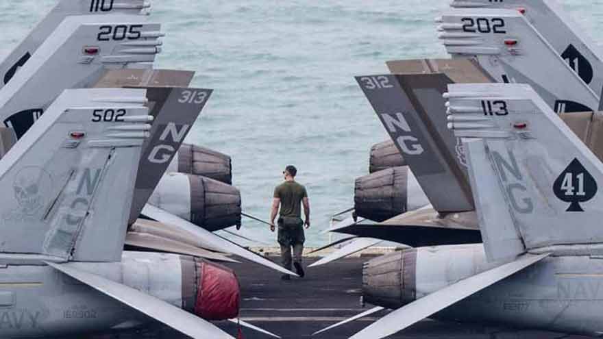 After 286 days at sea, US aircraft carrier Abraham Lincoln arrives in Thailand
