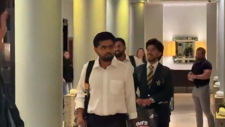 پاکستان کرکٹ ٹیم انگلینڈ کے خلاف تیسرے ٹیسٹ میچ کیلئے برمنگھم پہنچ گئی