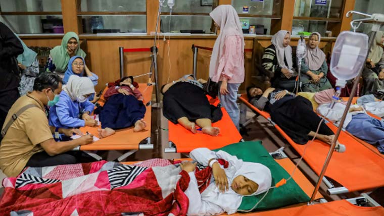 انڈونیشیا میں حکومت کا مفت کھانا، تقریباً 800 افراد فوڈ پوائزننگ کا شکار