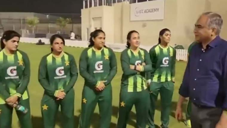 چیئرمین پی سی بی کی دبئی میں پاکستان ویمن ٹیم سے ملاقات، کھلاڑیوں کا حوصلہ بڑھایا