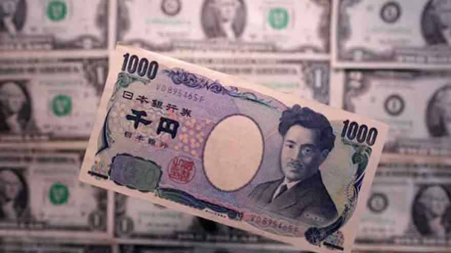 Yen headed for strongest week in a month, dollar flat ahead of payroll data