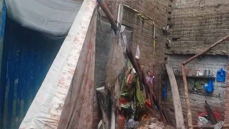 بارش کے  باعث مکان کی چھت گرنے سے ایک شخص جاں بحق، خاتون اور 2 بچے زخمی