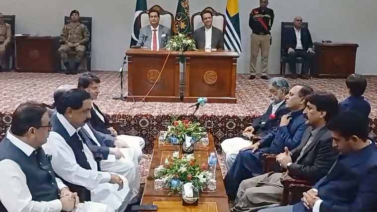 آزاد جموں و کشمیر کابینہ کے اراکین کو محکموں کے قلمدان تفویض