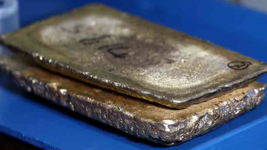 Gold eases as robust US payrolls boost rate-hike bets