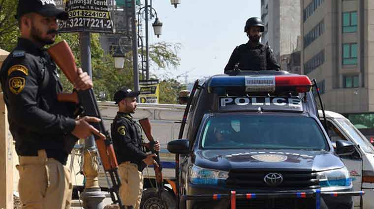 شہرِ قائد میں مبینہ پولیس مقابلے کے دوران 3 ڈاکو ہلاک 