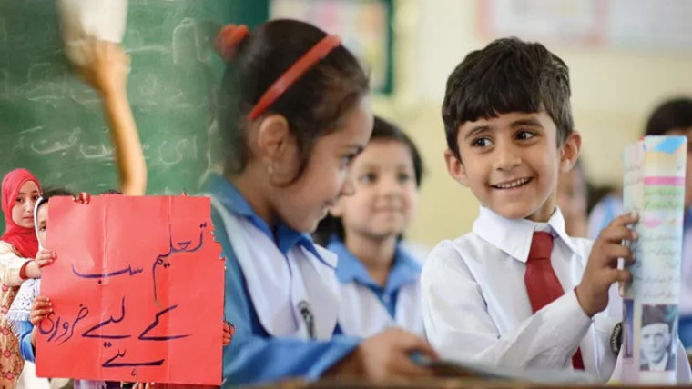 عالمی یومِ خواندگی... پاکستان میں تعلیم کی روشنی کہاں تک؟