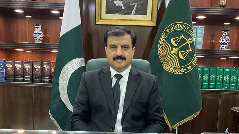 سیشن جج لاہور کا بڑا فیصلہ، ججز کی ذاتی گاڑیوں پر گرین نمبر پلیٹ اور بلیو لائٹ پر پابندی