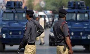 Karachi SSP locks up eight cops for skipping duty