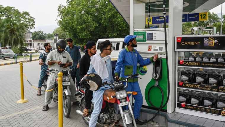 پیٹرولیم ڈیلرز کا حکومتی ریلیف سکیم پر اعتراض، سستا پیٹرول دینے سے انکار