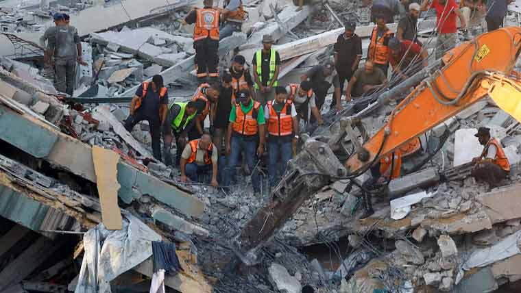 غزہ میں بے گھر خاندانوں کو پناہ دینے والی عمارت منہدم، 21 فلسطینی جاں بحق