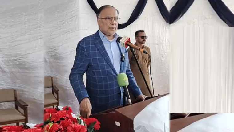 پاکستان کو فساد اور لانگ مارچ نہیں، امن و استحکام کی ضرورت ہے: احسن اقبال