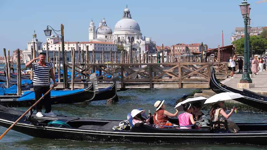 Venice considering raising tourist entry fee to $34