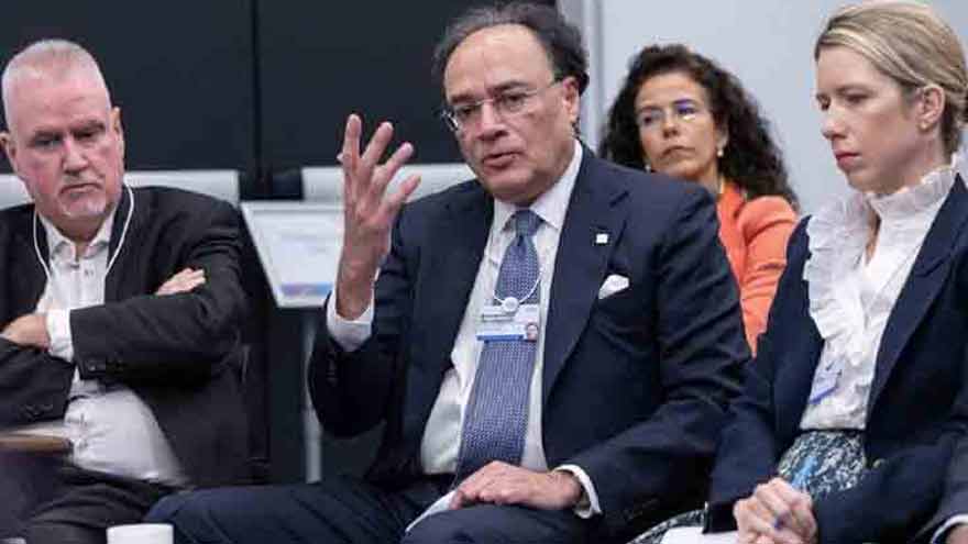 Aurangzeb holds key meetings in New York on digitalization, aviation