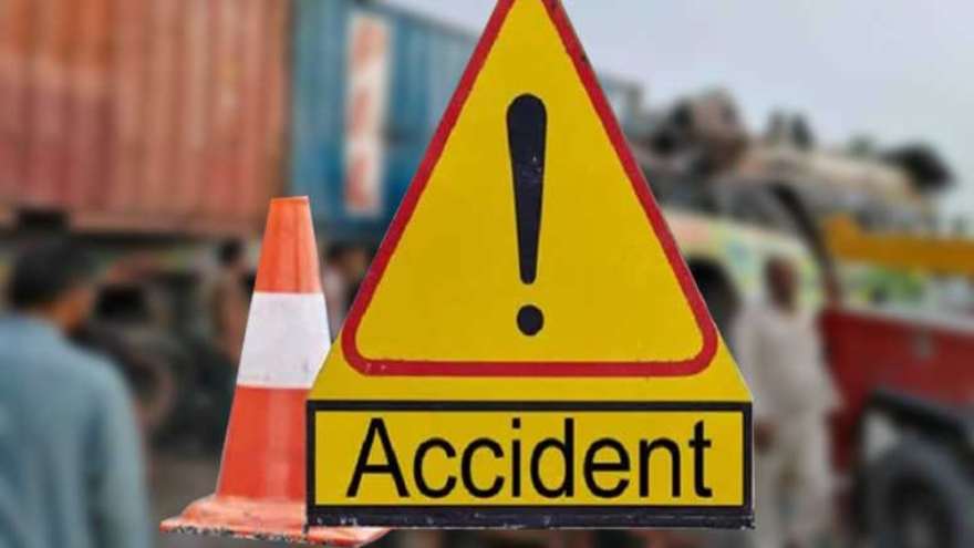 Five killed, over 10 injured in bus-trailer collision in Tharparkar
