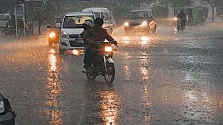 اسلام آباد کے مختلف علاقوں میں گرج چمک کیساتھ موسلادھار بارش، ژالہ باری