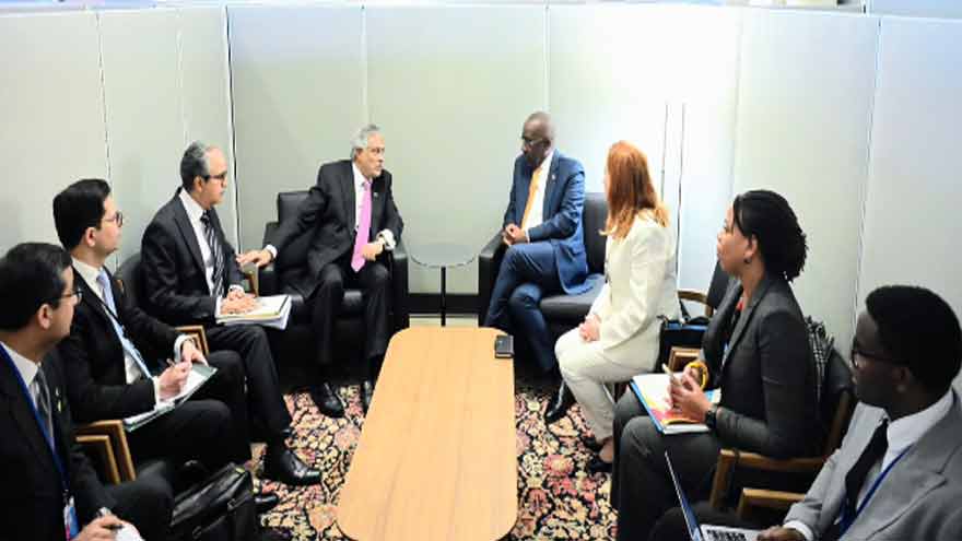 Ishaq Dar, Antigua and Barbuda foreign minister discuss strengthening bilateral ties