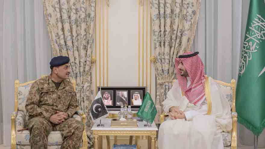 CDF Munir, Saudi defence minister stress joint efforts to counter attacks under Makkah pact