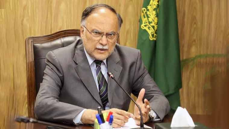 معاشی استحکام کیلئے امن اور سیاسی استحکام اولین شرط ہے: احسن اقبال