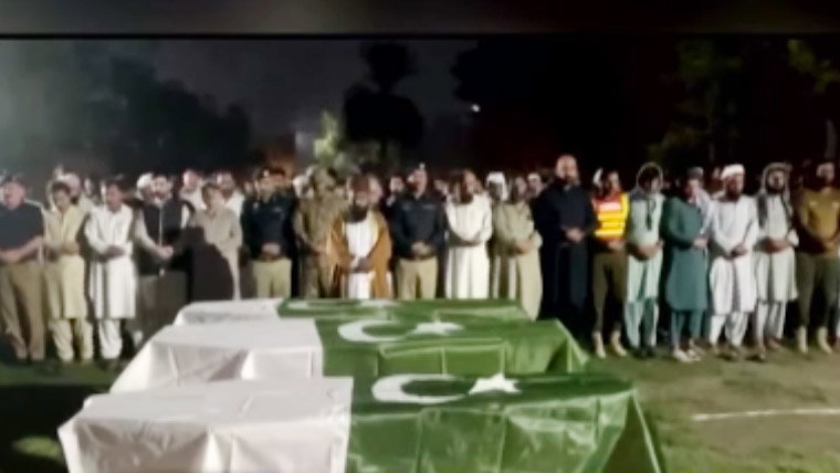 ڈی آئی خان: درازندہ چیک پوسٹ دھماکے میں شہید 3 اہلکاروں کی نماز جنازہ ادا