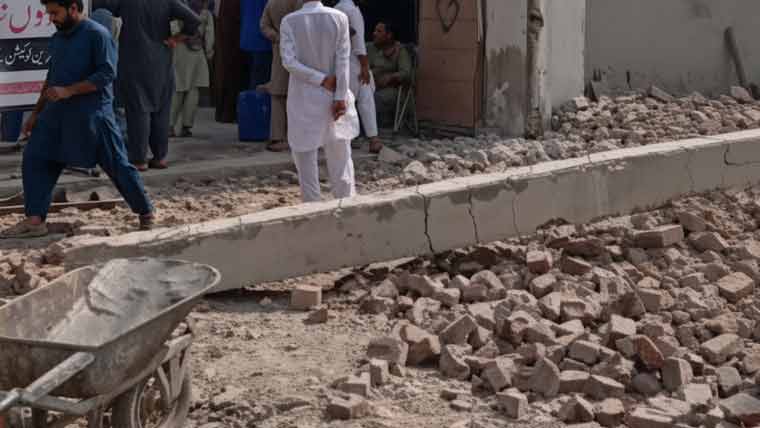 فیصل آباد میں زیرِ تعمیر پلازے کے پلرز گرنے سے 18 سالہ مزدور جاں بحق