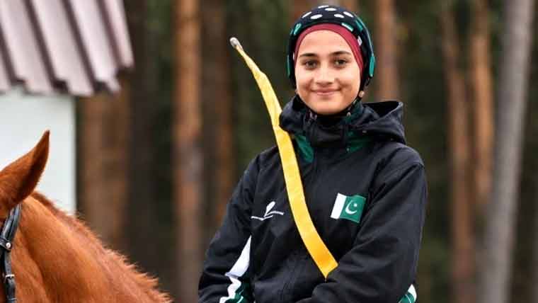 پاکستان کی کم عمر ترین آرچر عسوہ مرجان نے قومی پرچم بلند کردیا