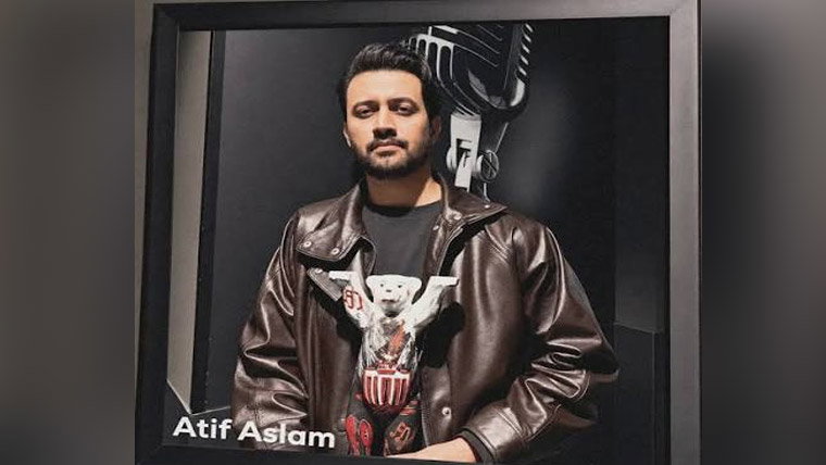 عاطف اسلم کو جرمنی میں برلن بڈی بیئر سے نواز دیا گیا