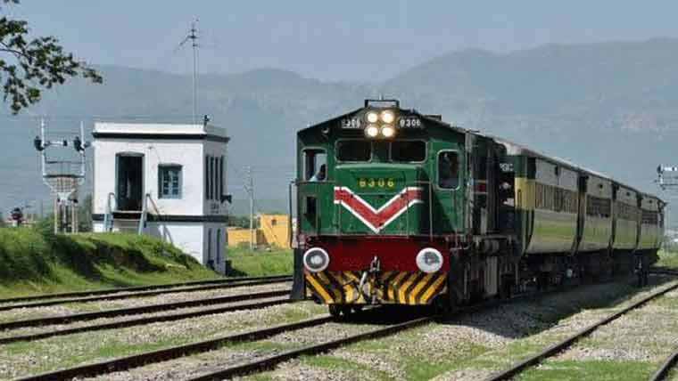 ٹرین کی ٹکر سے زخمی ہونے والے دونوں نوجوان ہسپتال میں دم توڑ گئے